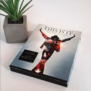 Michael Jackson's "This Is It" DVD with Never Before Seen Footage & Slipcover